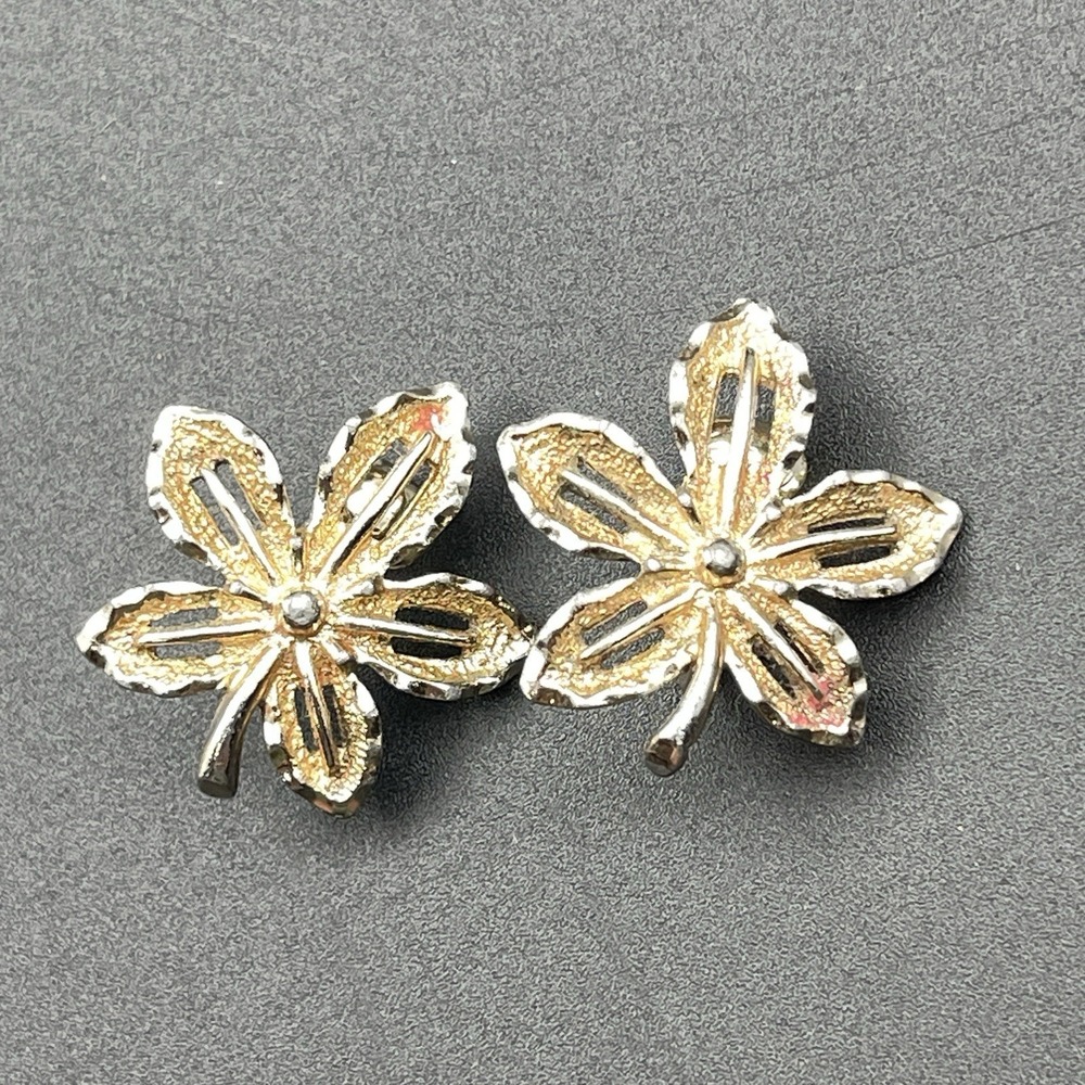 Sarah Coventry Gold Tone Dogwood Flower Clip On Earrings Vintage Signed